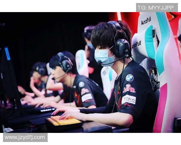 深入分析FPX战队的进攻策略与战术布局解析